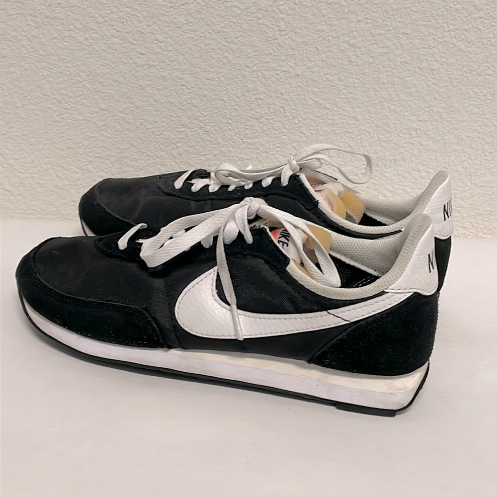 Nike Women’s Waffle 2 trainer shoes | Black and white | Women’s size 7.5
